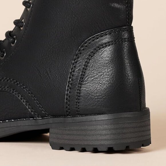 Amazon Essentials Women's Lace-Up Combat Boot, size 8, black, vegan - Picture 3 of 7